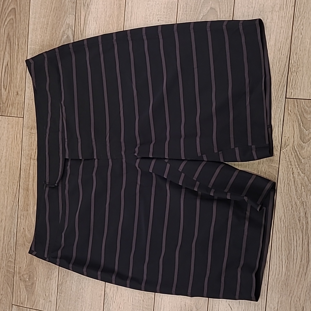 Lululemon Black Striped Sz 36 Swim Board Mens Athletic Shorts